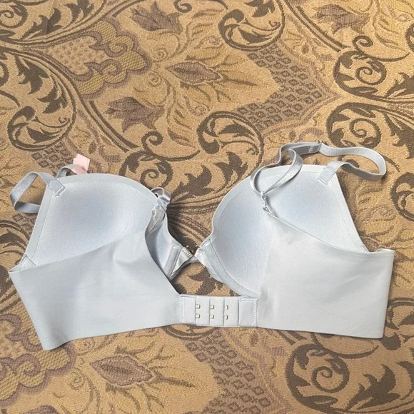 Victoria's Secret Soft Blue Bra - Picture 4 of 4